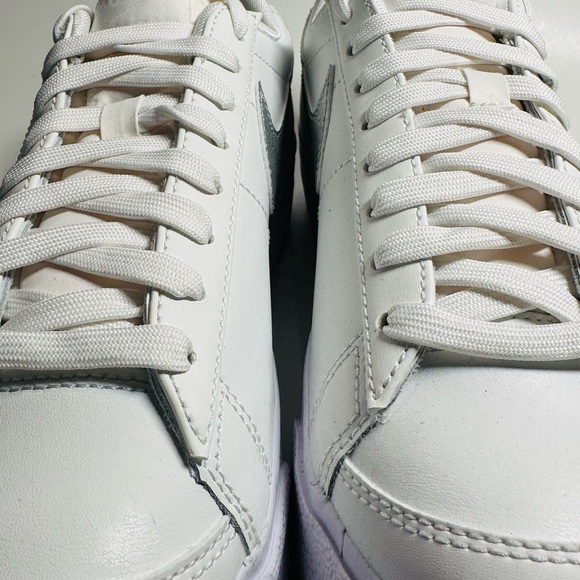 NIKE WOMEN'S BLAZER LOW PLATFORM Sneakers - Picture 3 of 7